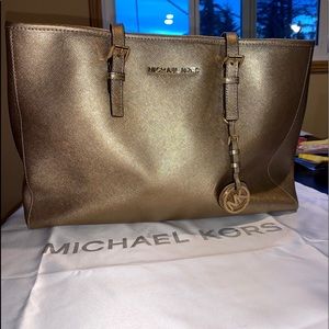 Michael Kors Purse. Great condition!